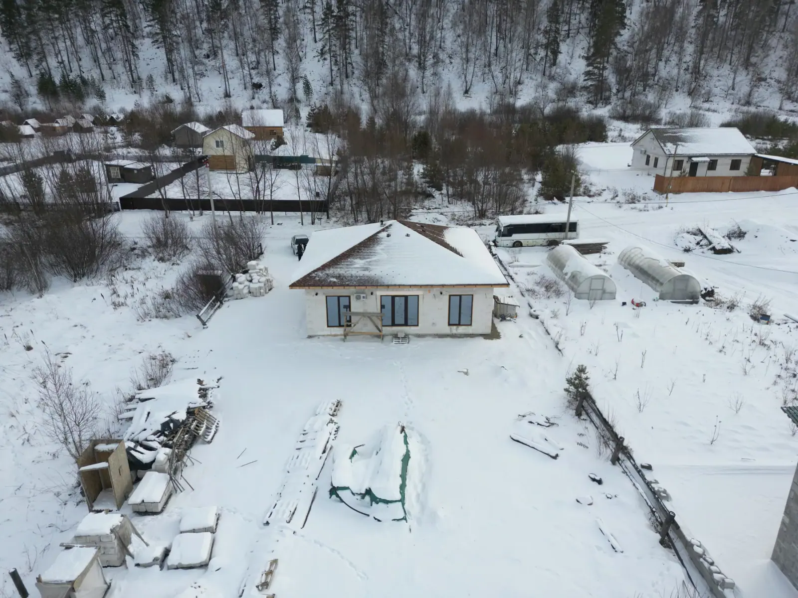 Дом и участок у соснового бора, вид с воздуха